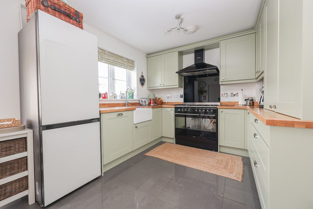 Property photo 2 of 23 4269631