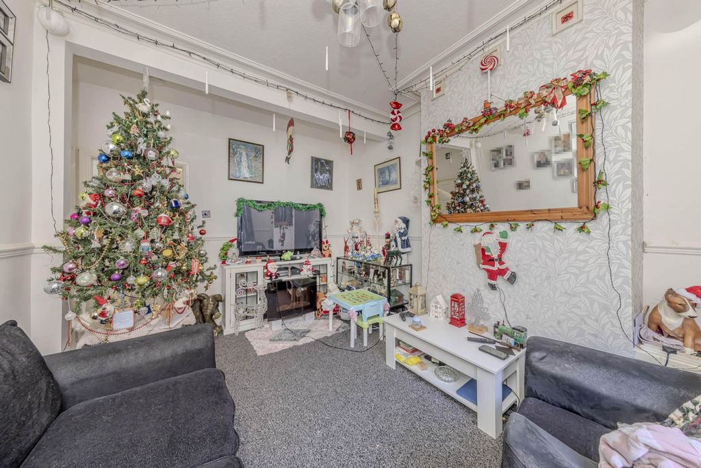 Property photo 3 of 23