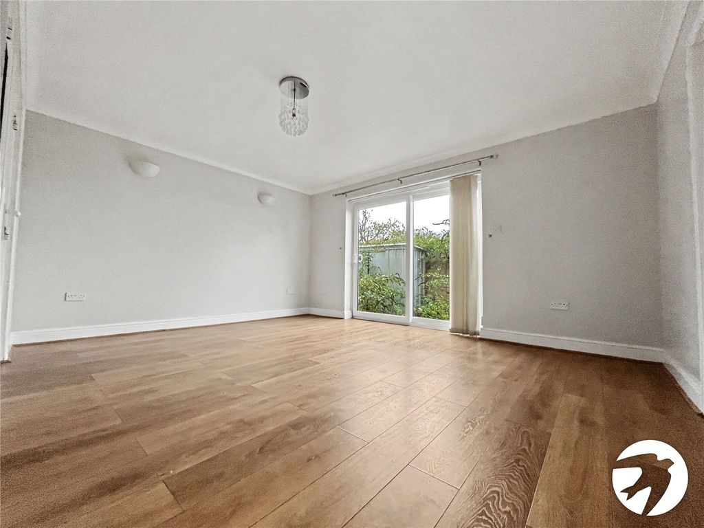 Property photo 2 of 17 Picture No. 04