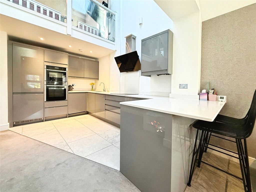 Property photo 2 of 19 Picture No. 17