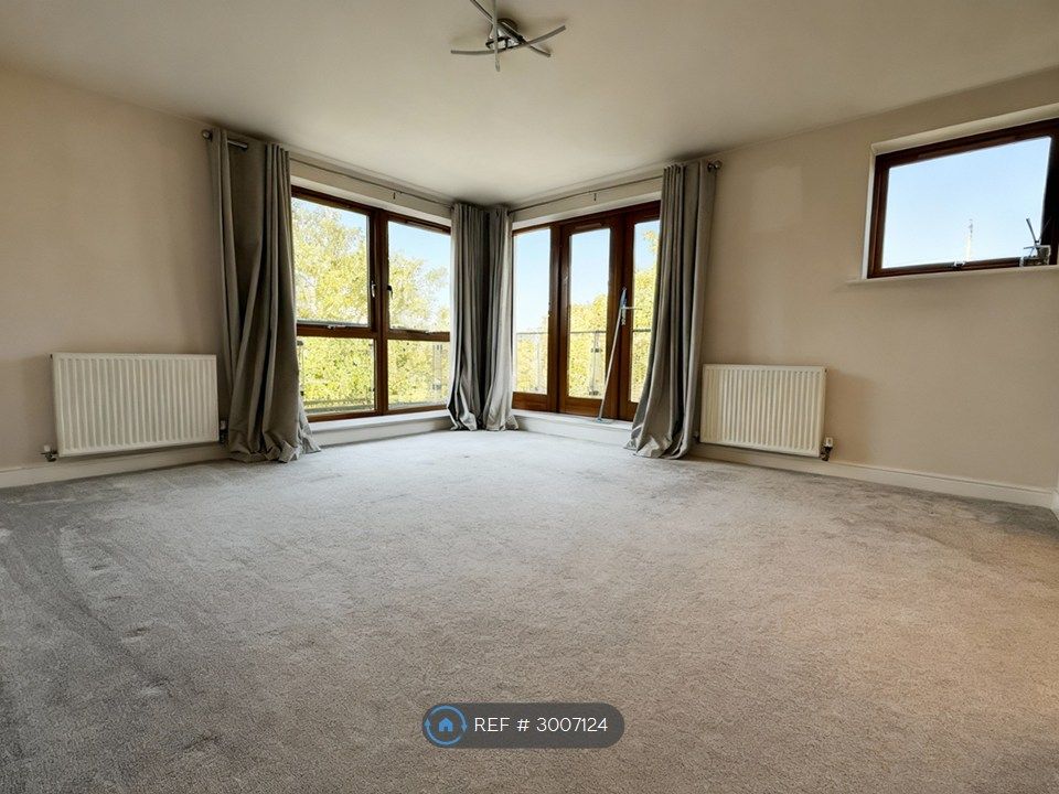 Property photo 2 of 18 Living Room