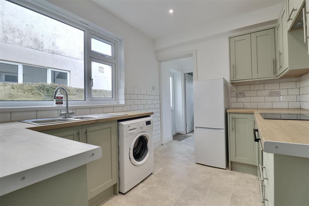 Property photo 2 of 11 9B559F18-7BA8-470D-B5Eb-D6215Becbf72_1_201_A.Jpeg