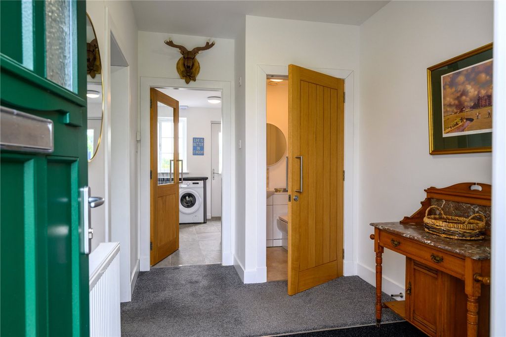 Property photo 3 of 30 Entrance Vestibule