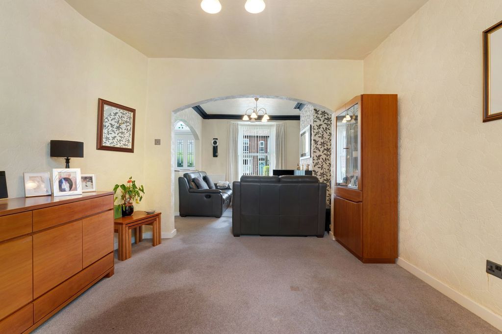 Property photo 3 of 27