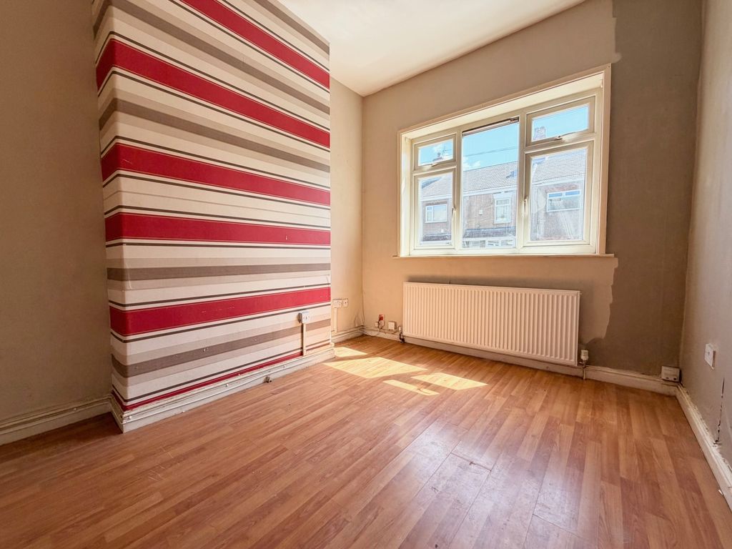 Property photo 2 of 8 Hh