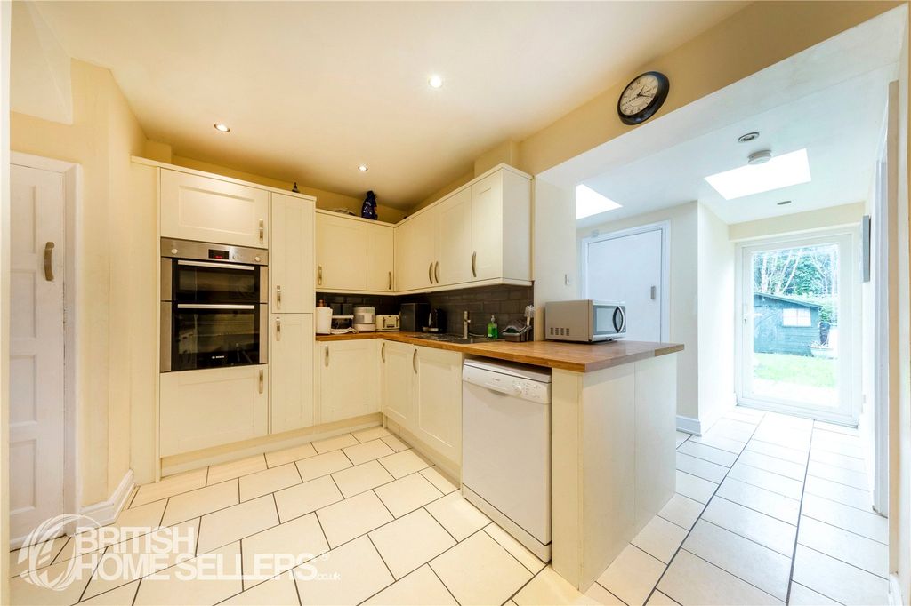 Property photo 2 of 21 Picture No. 14