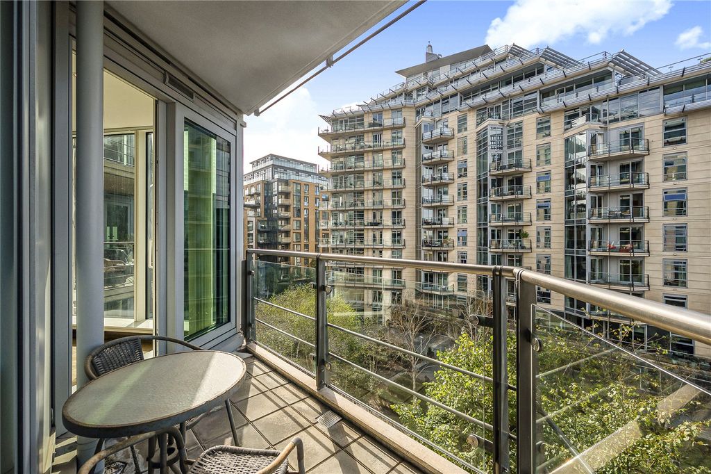 Property photo 2 of 9 Balcony