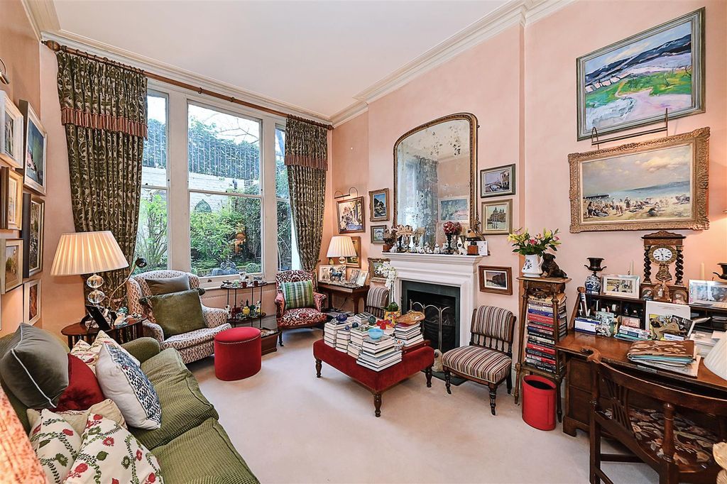 Property photo 2 of 10 10-17-Emabankment-Gardens (12).Jpg