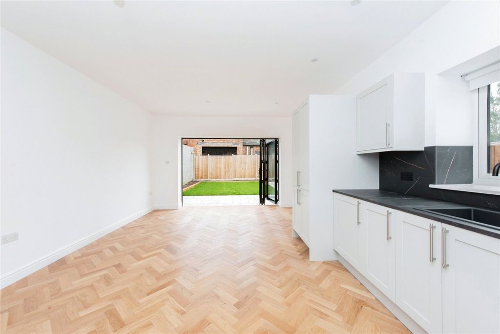 Property photo 2 of 15 Picture No. 12