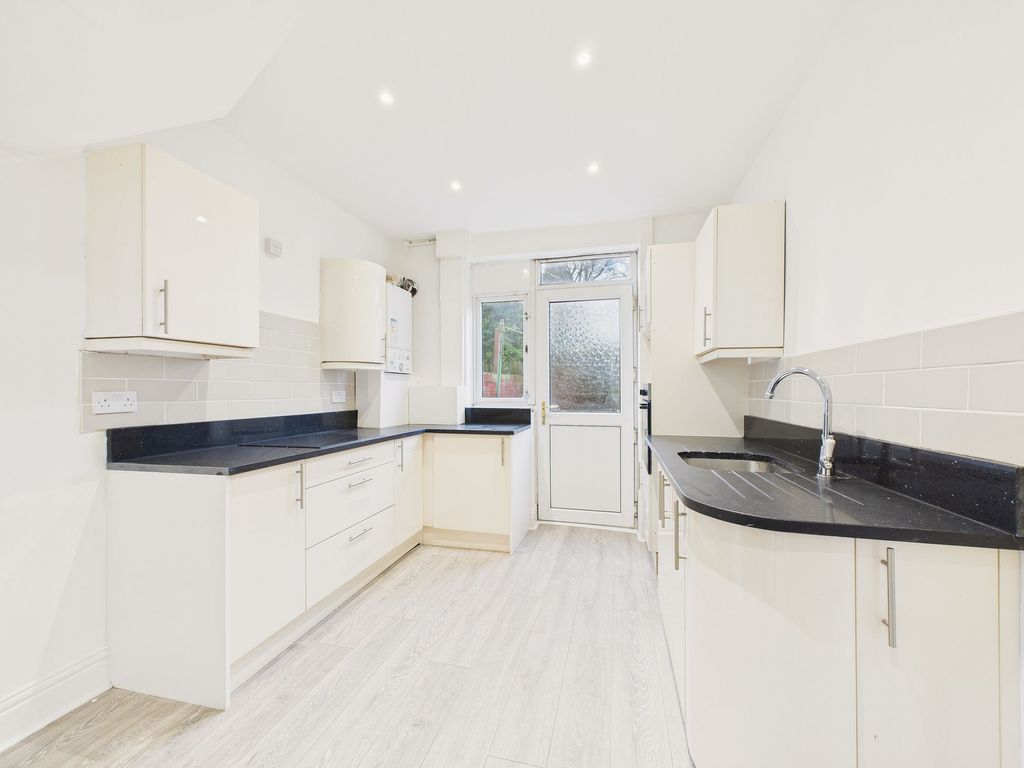 Property photo 2 of 12 Kitchen