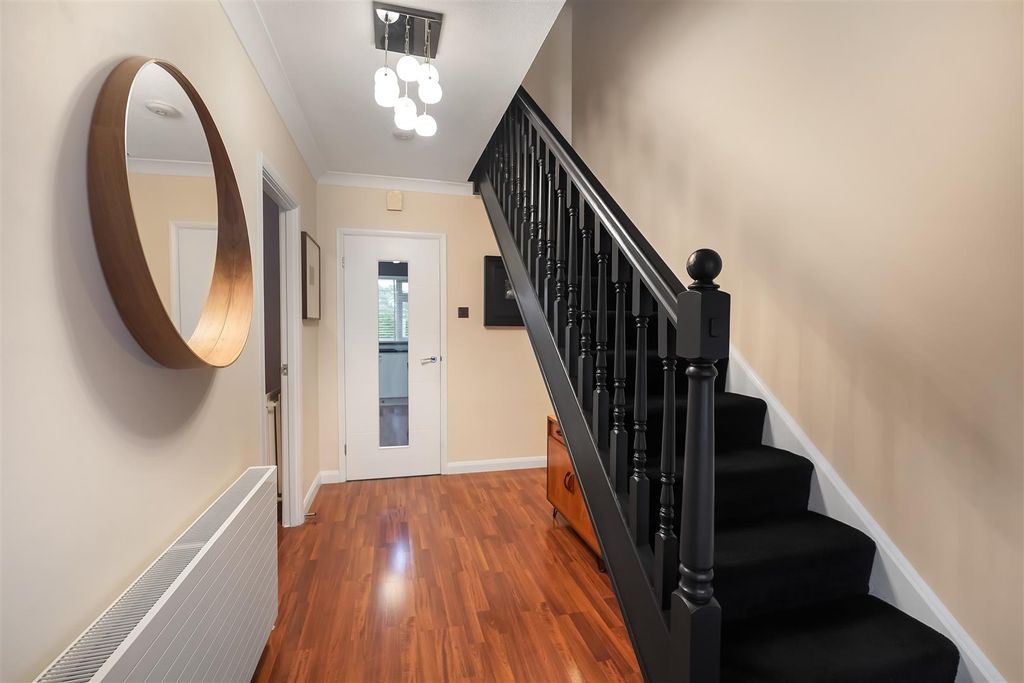 Property photo 2 of 28 Entrance Hall