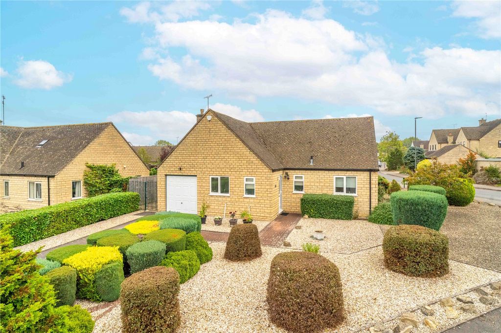 Property photo 1 of 13 41 Field Lane
