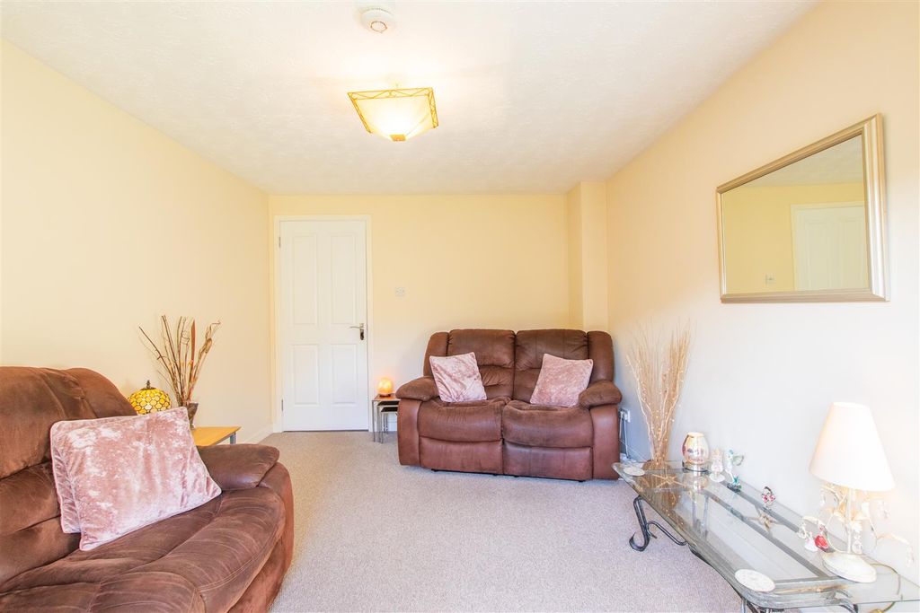Property photo 3 of 19 Lounge-1.Jpg