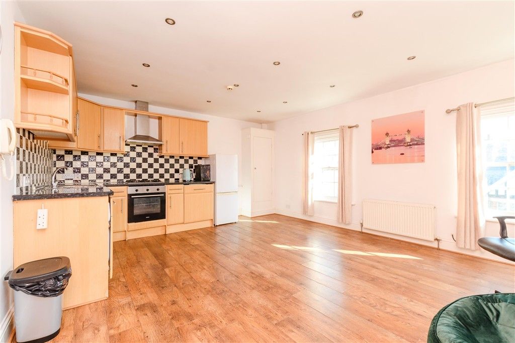 Property photo 2 of 6 Lounge/Kitchen