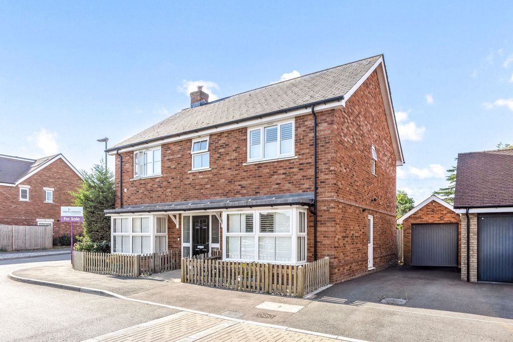 Property photo 1 of 32