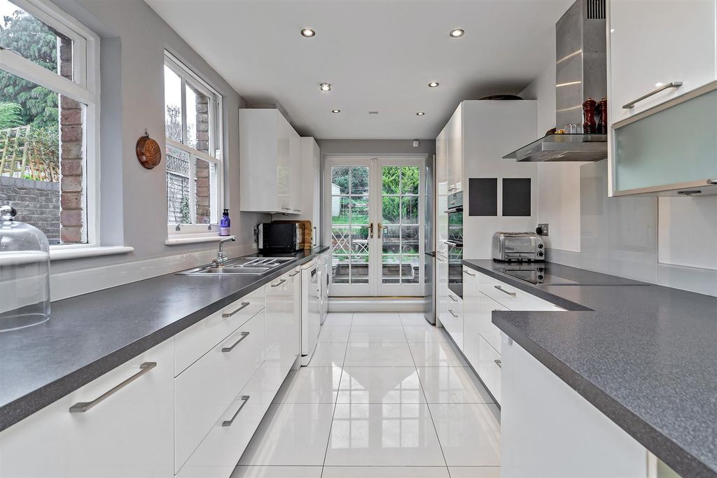 Property photo 3 of 18 8Kimberleyroad-11.Jpg