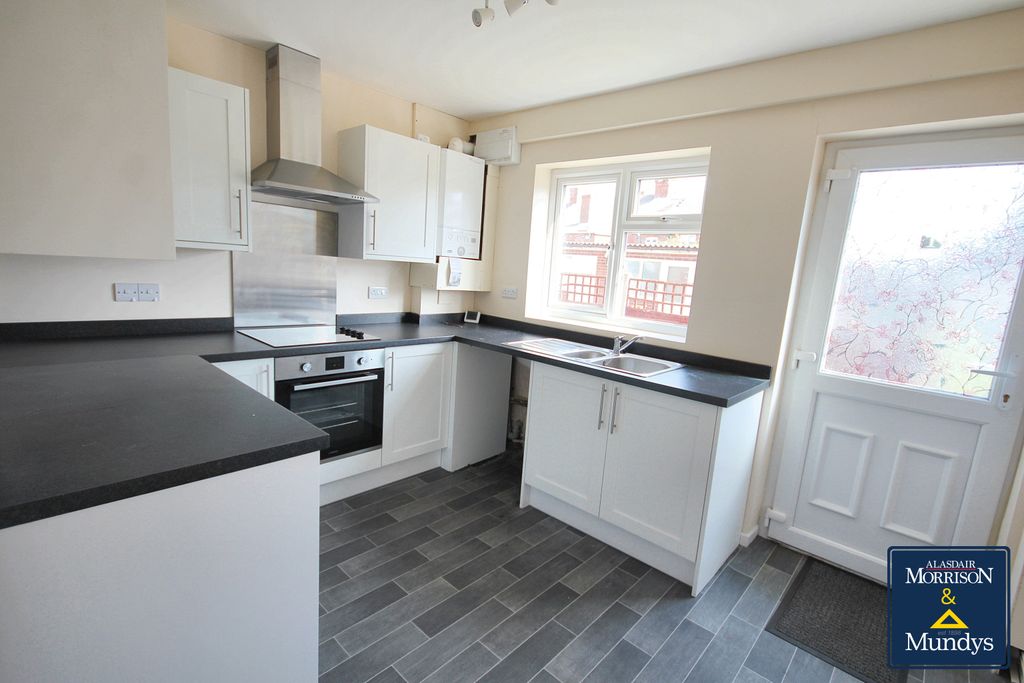 Property photo 3 of 9 Kitchen