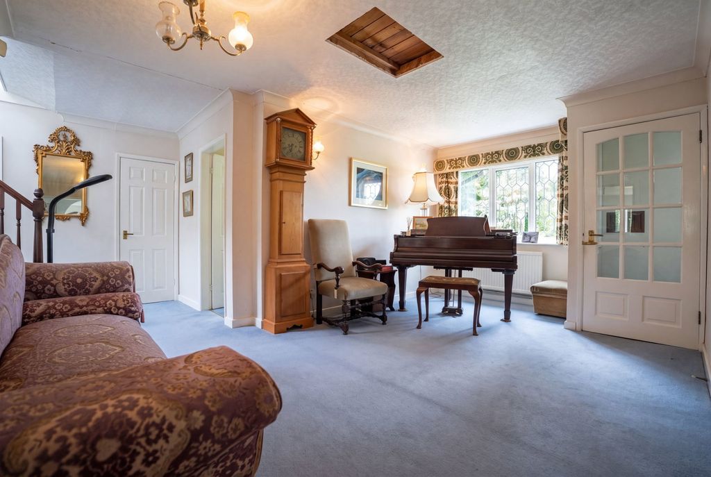 Property photo 2 of 24