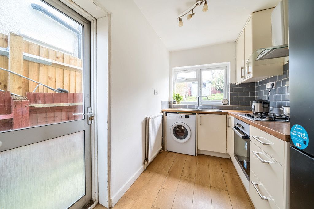 Property photo 3 of 11 Kitchen