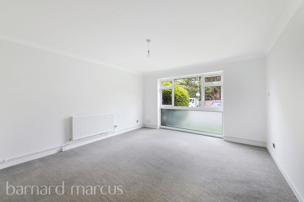 Property photo 1 of 7 Living Room