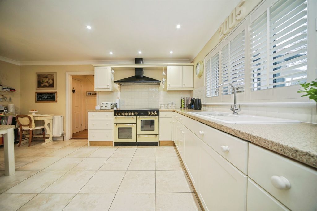 Property photo 2 of 29