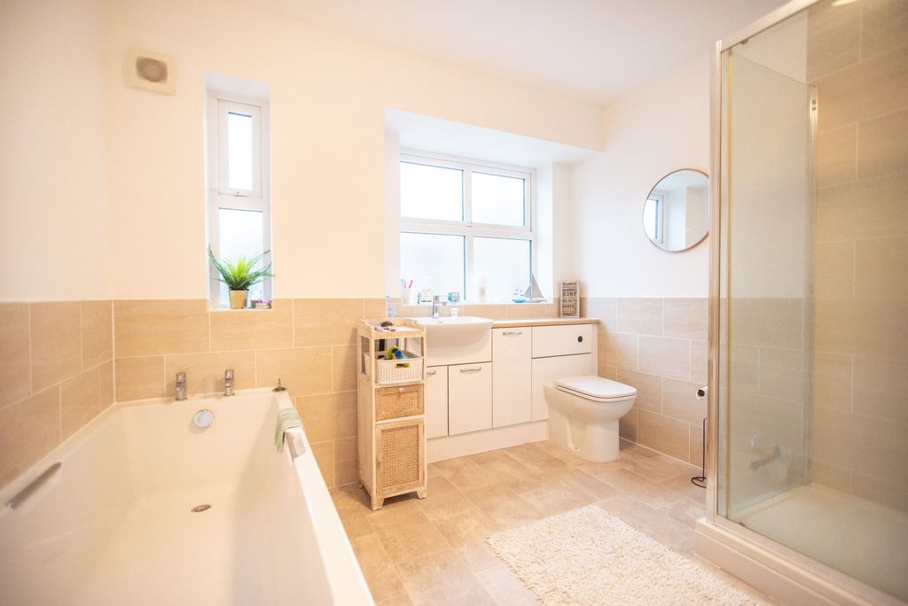 Property photo 3 of 29 Bathroom