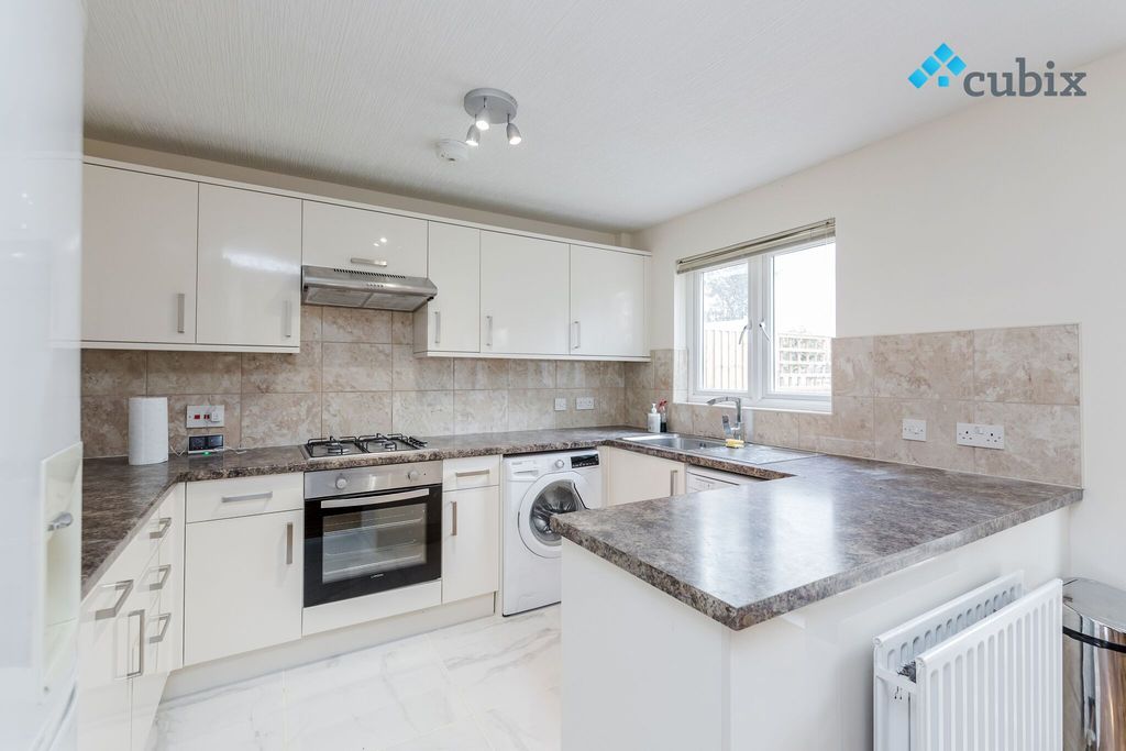 Property photo 2 of 23