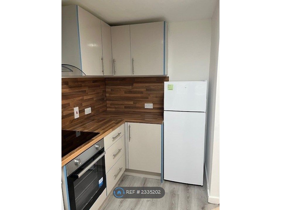 Property photo 3 of 10 Kitchen