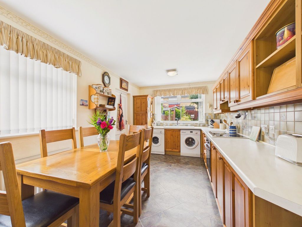 Property photo 2 of 12 Dining Kitchen