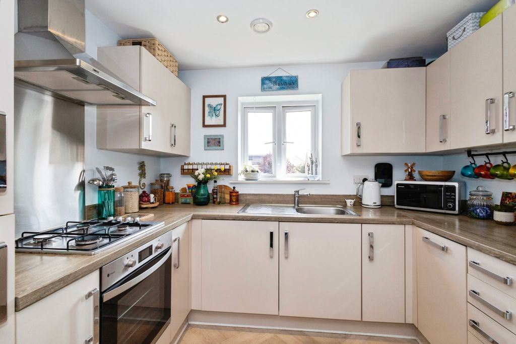 Property photo 3 of 12 Kitchen