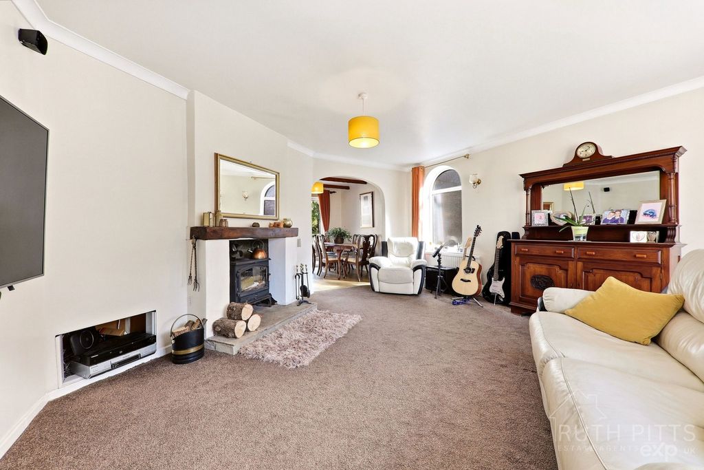Property photo 2 of 36