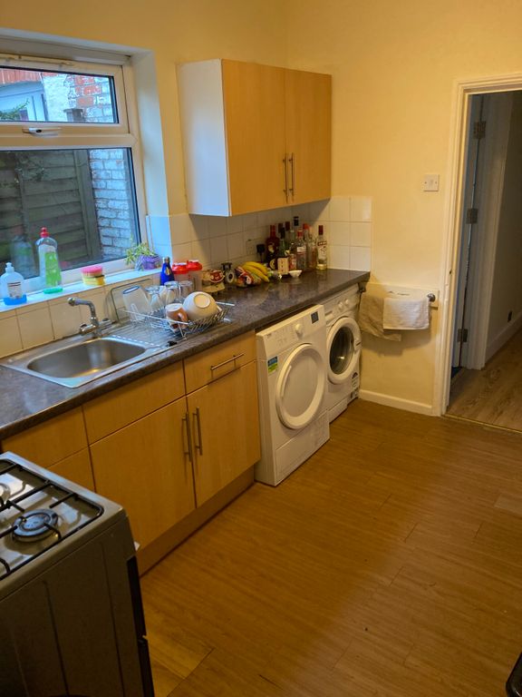 Property photo 2 of 5 Kitchen