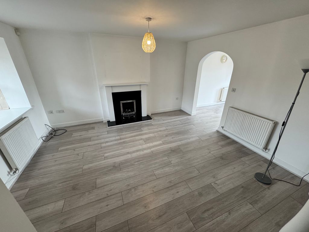 Property photo 3 of 19 Image