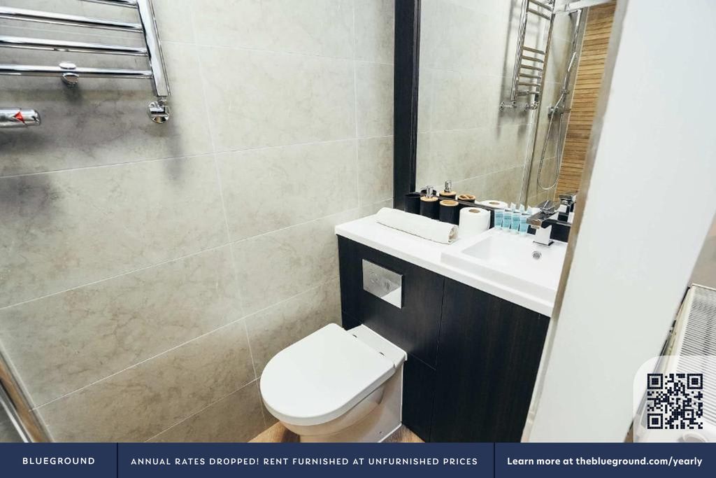 Property photo 3 of 18 Bathroom