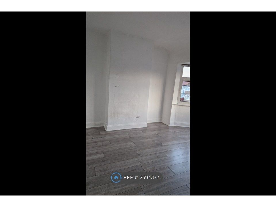 Property photo 2 of 16 Master Bedroom 1.