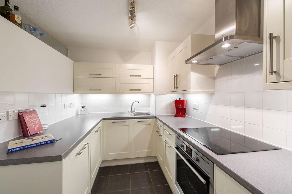 Property photo 3 of 8 Kitchen