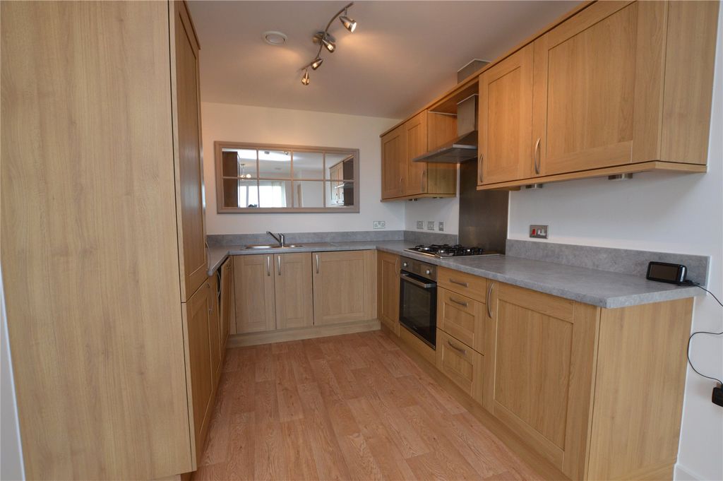 Property photo 3 of 9 Kitchen