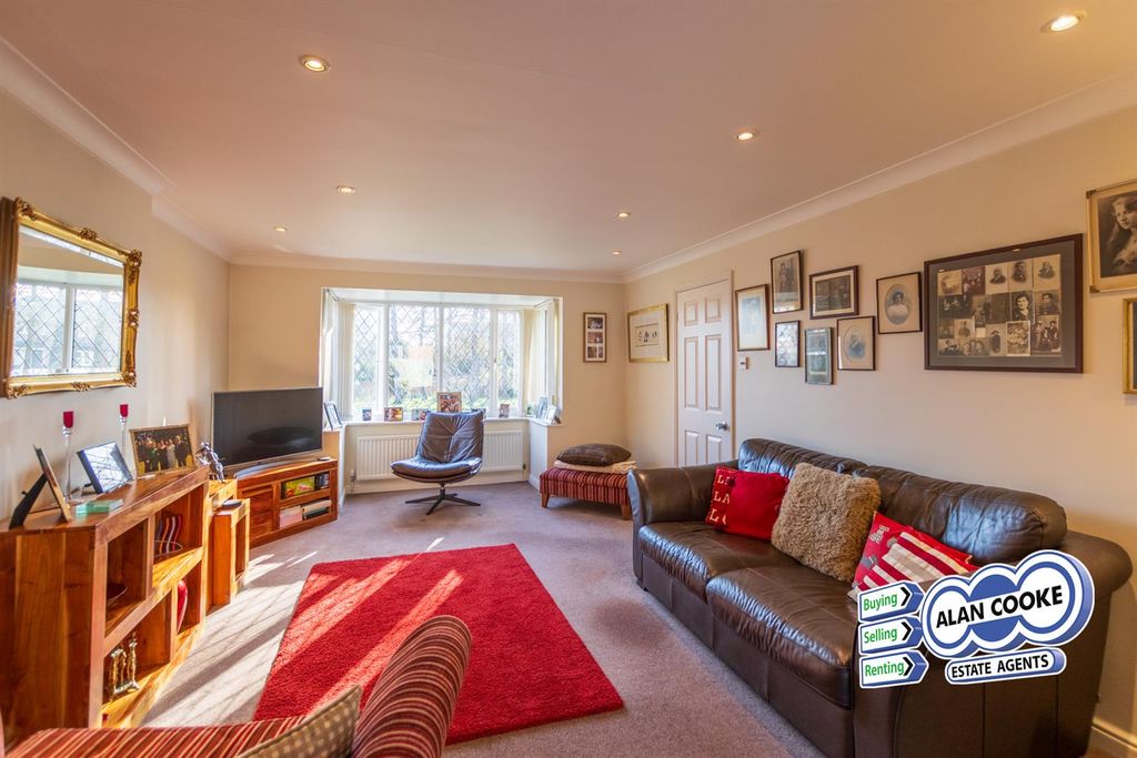 Property photo 3 of 25 Lounge