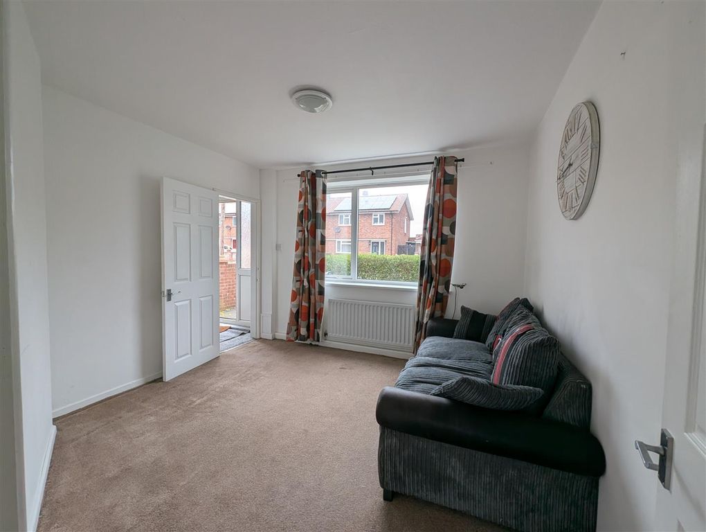 Property photo 2 of 10 Lounge