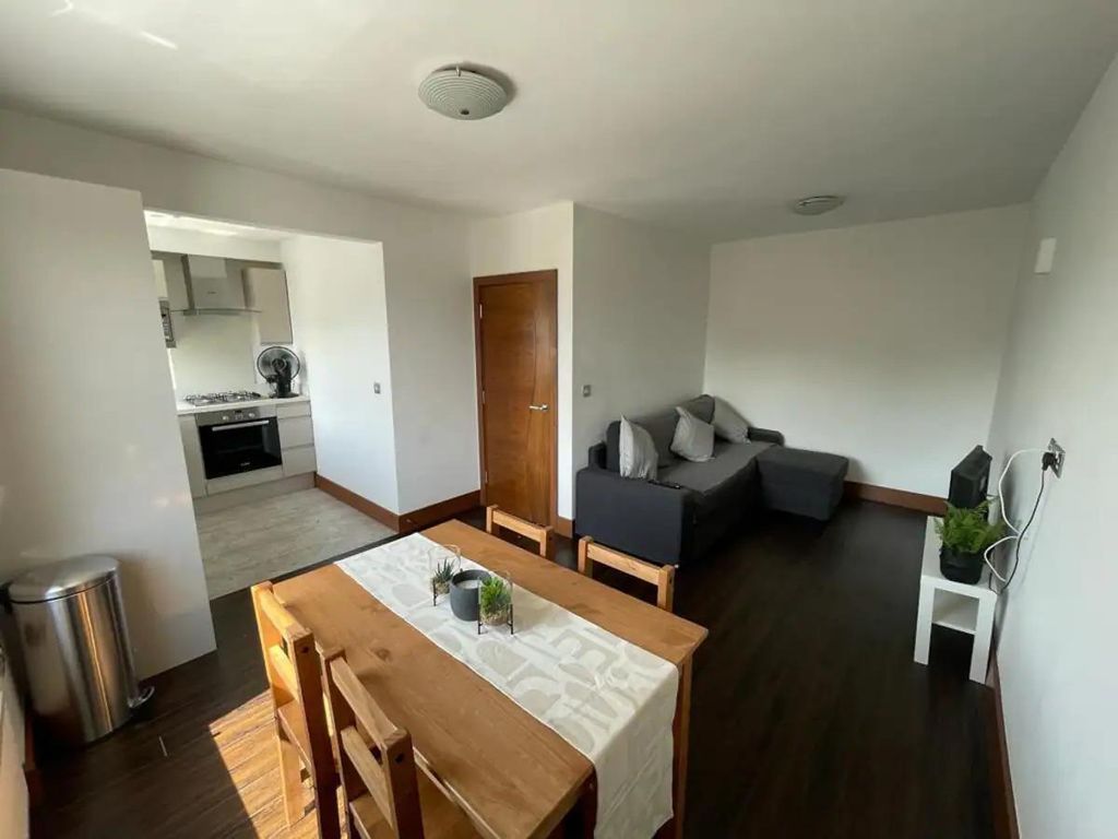 Property photo 3 of 7 Db2Ea3Aa-5432-44De-B438-82Eff4B340d1.Jpg