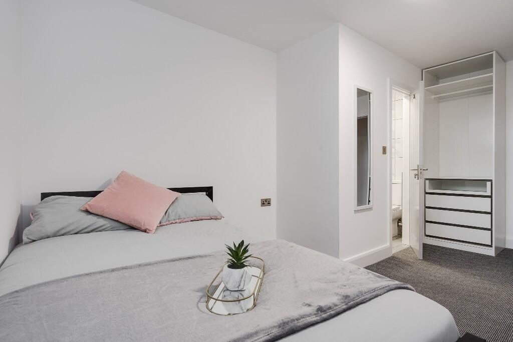 Property photo 3 of 11 This Cozy Double Bedroom Features A Comfortable Be...