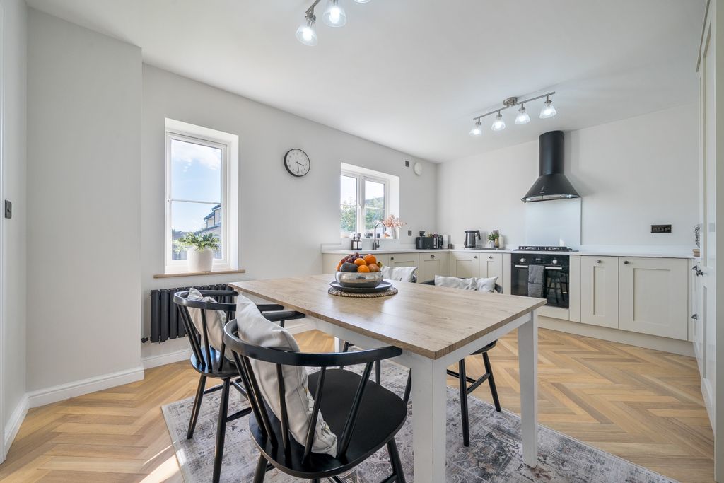 Property photo 3 of 20 23-6Ac366De39297-1526901-18-6Abd2199dc021-Arw-1-23