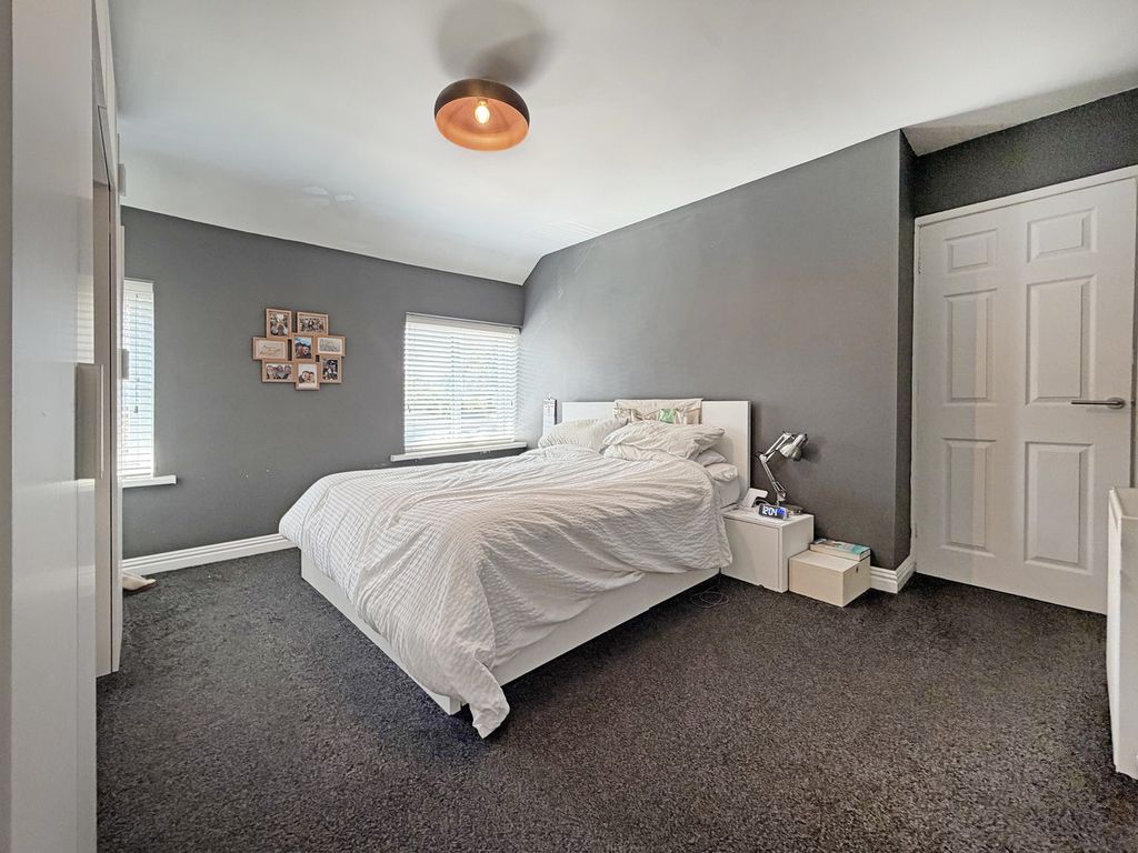 Property photo 3 of 38