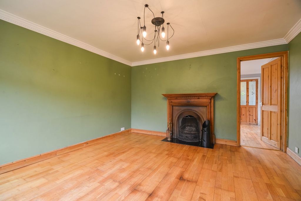 Property photo 2 of 27