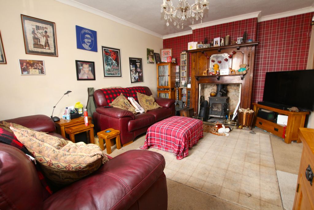 Property photo 2 of 8