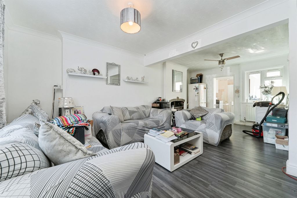 Property photo 2 of 16