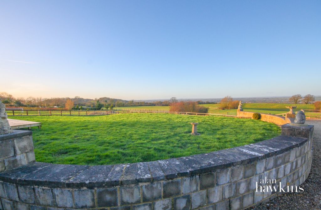 Property photo 3 of 13 Img_4124-2