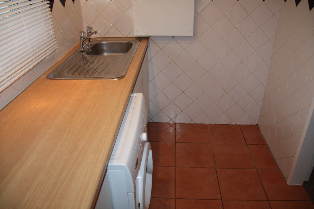 Property photo 3 of 6 Kitchen