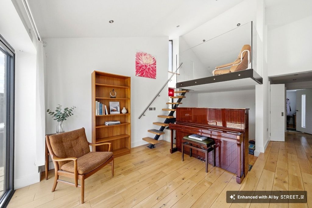 Property photo 2 of 23