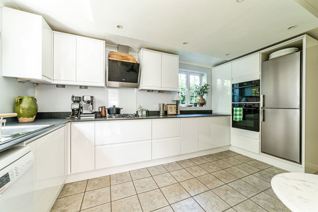Property photo 3 of 26
